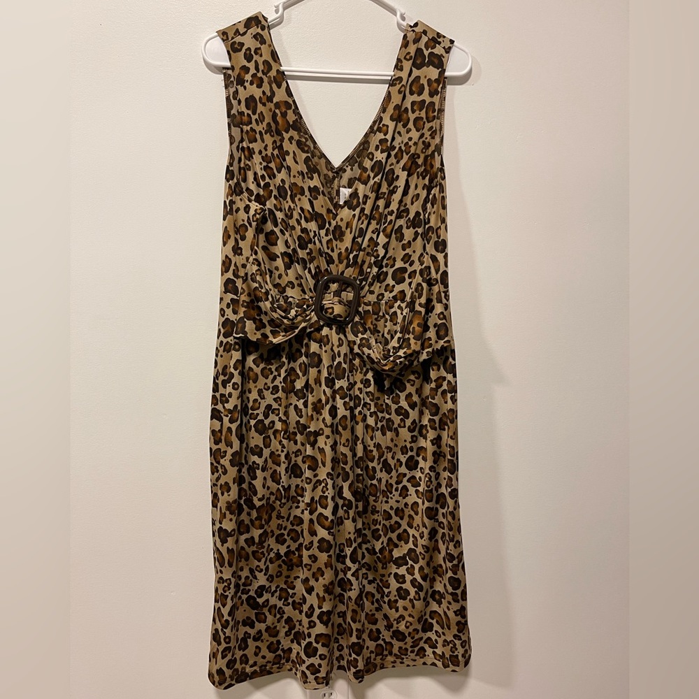 Gorgeous leopard print belted dress